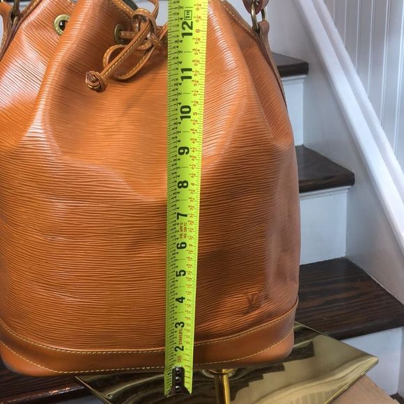 LOUIS VUITTON Cipango Gold Noe Epi Leather Tote Drawstring Bucket Shoulder Bag - Picture 13 of 17